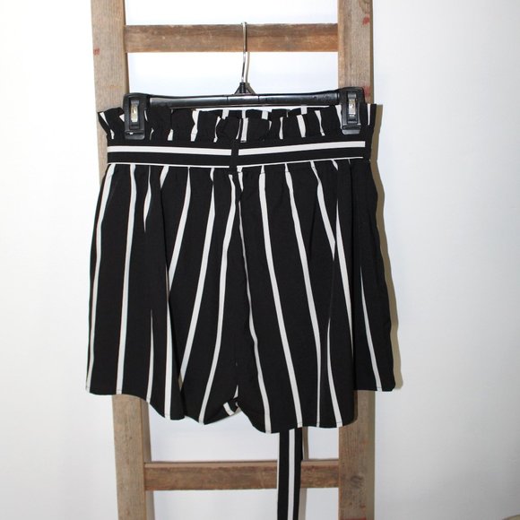Striped Tie Waist Paperbag Shorts - Picture 2 of 10